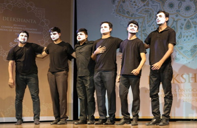 Learning mindfulness through Theatre